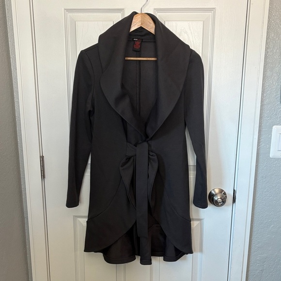 Elegant Women’s Small Dark Grey Wide Lapel Front Tie Jacket - Picture 1 of 11